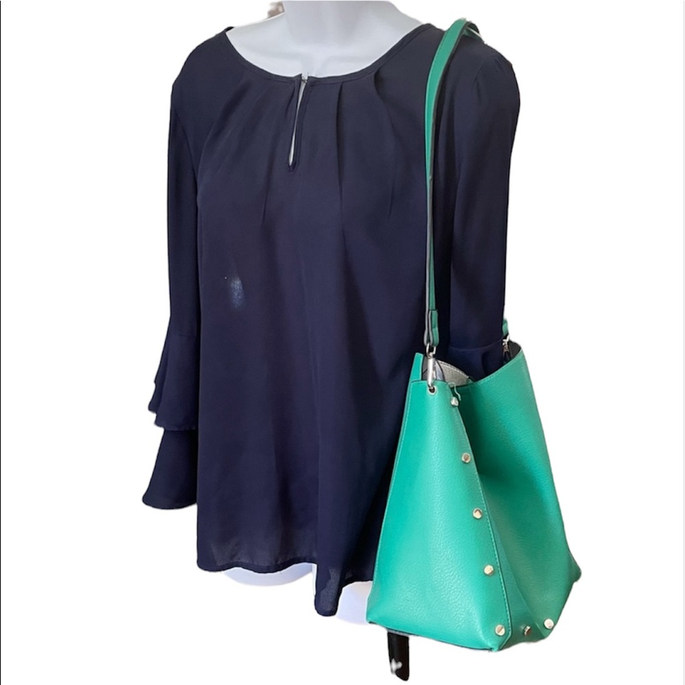 Simple, roomy, green shoulder bag